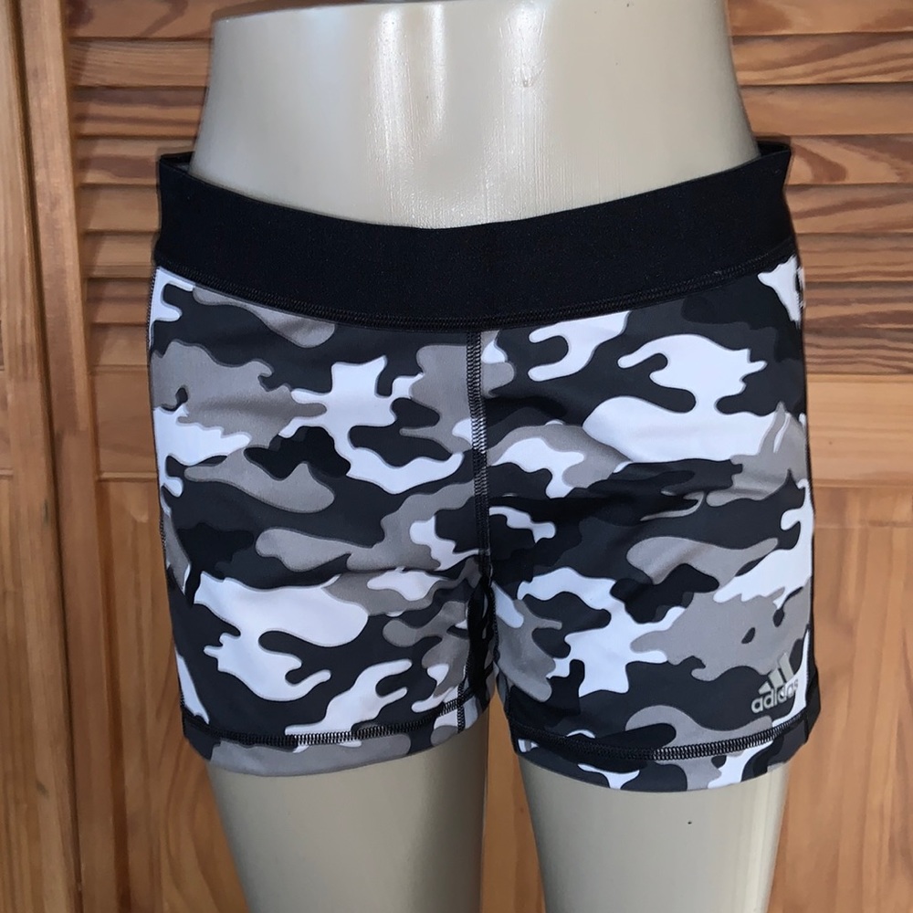 Adidas street camo shorts workout running under tennis skirt size L